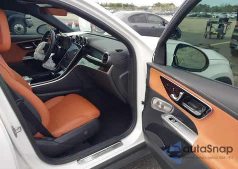 2024 Mercedes-Benz Glc 300 4Matic Suv z USA, uszkodzony, nr VIN W1NKM4HB5RF207268